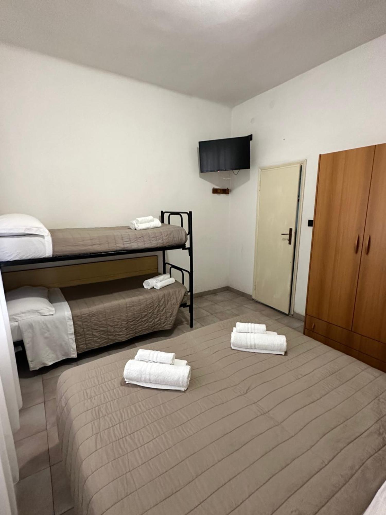 Hotel Enna Ріміні Екстер'єр фото