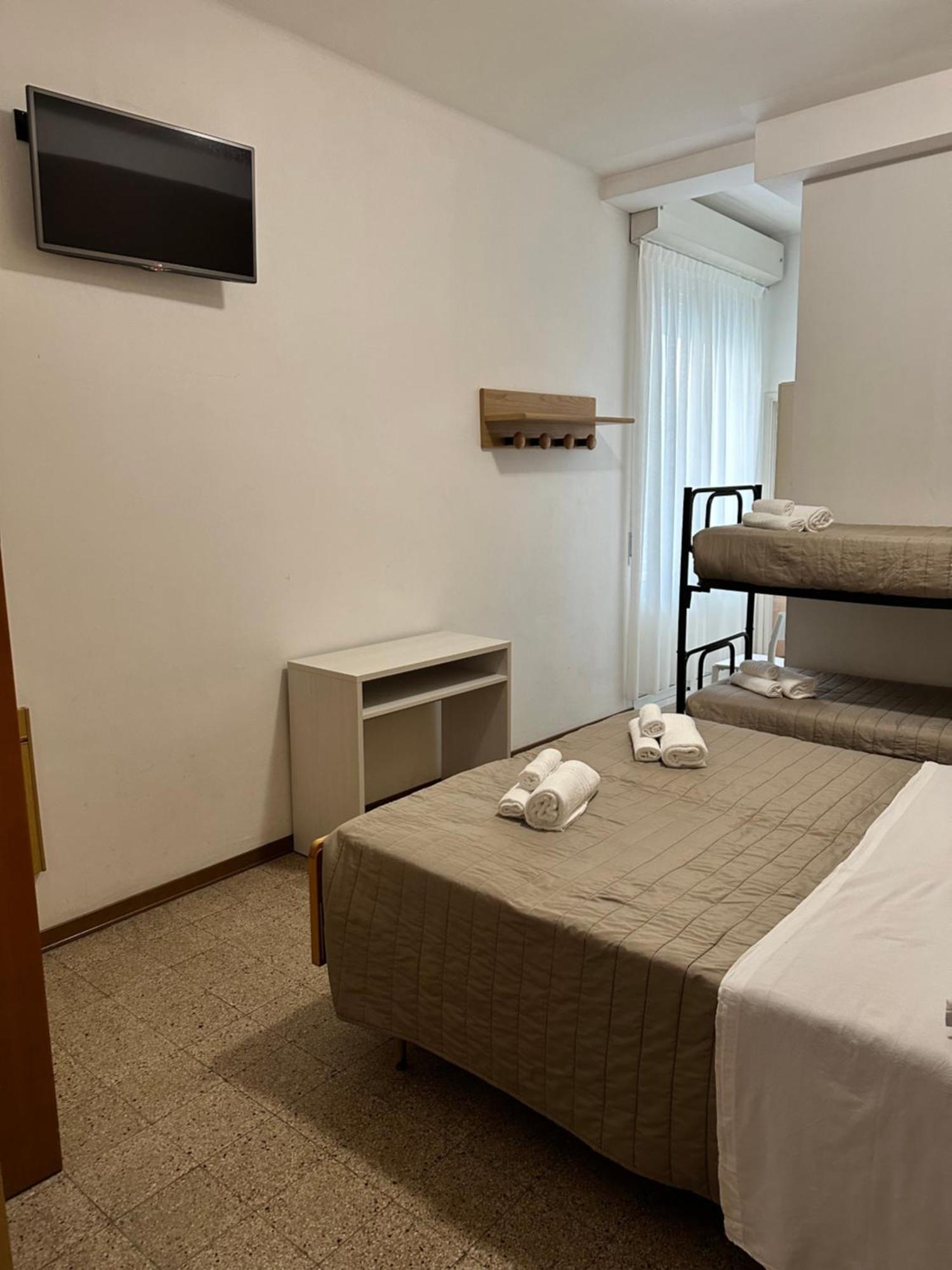 Hotel Enna Ріміні Екстер'єр фото