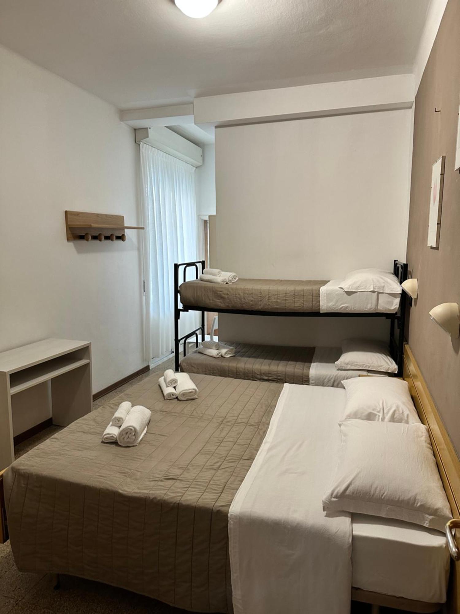 Hotel Enna Ріміні Екстер'єр фото