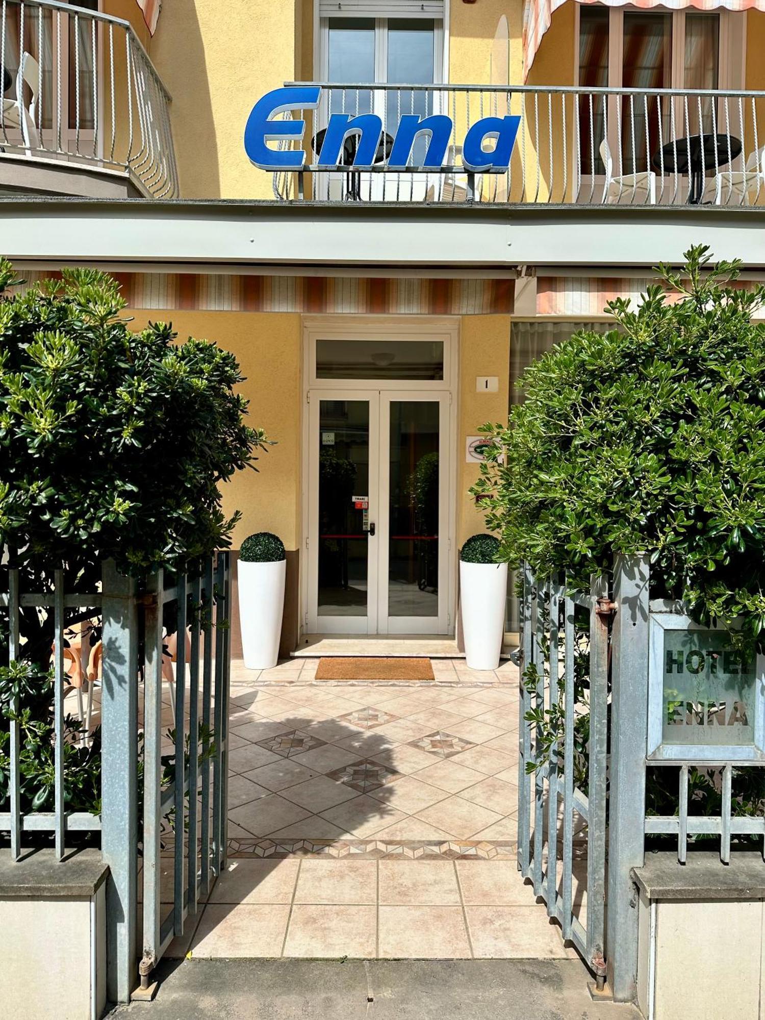 Hotel Enna Ріміні Екстер'єр фото
