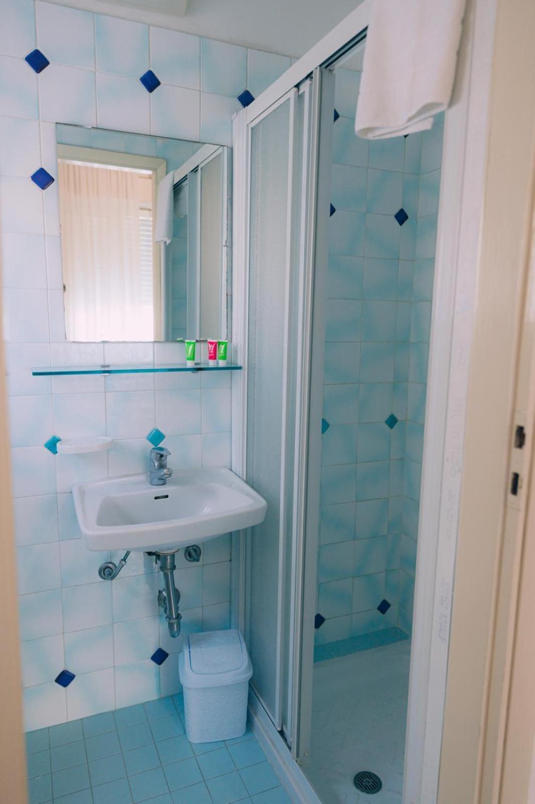 Hotel Enna Ріміні Екстер'єр фото