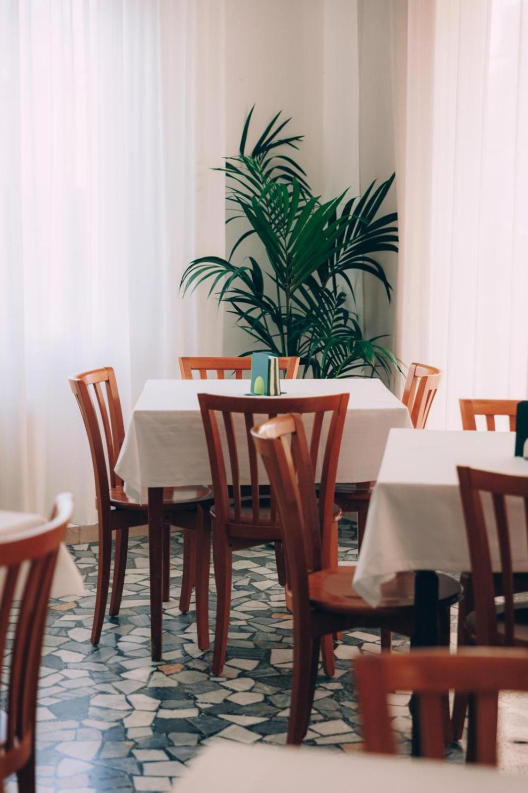 Hotel Enna Ріміні Екстер'єр фото