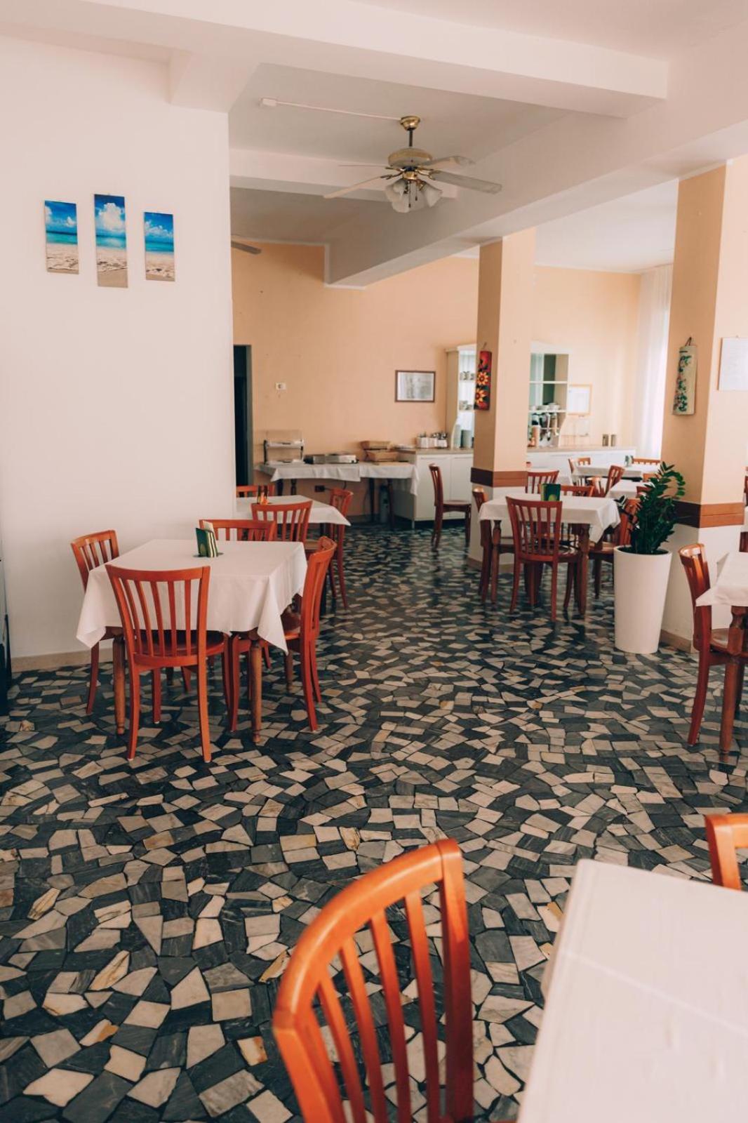 Hotel Enna Ріміні Екстер'єр фото