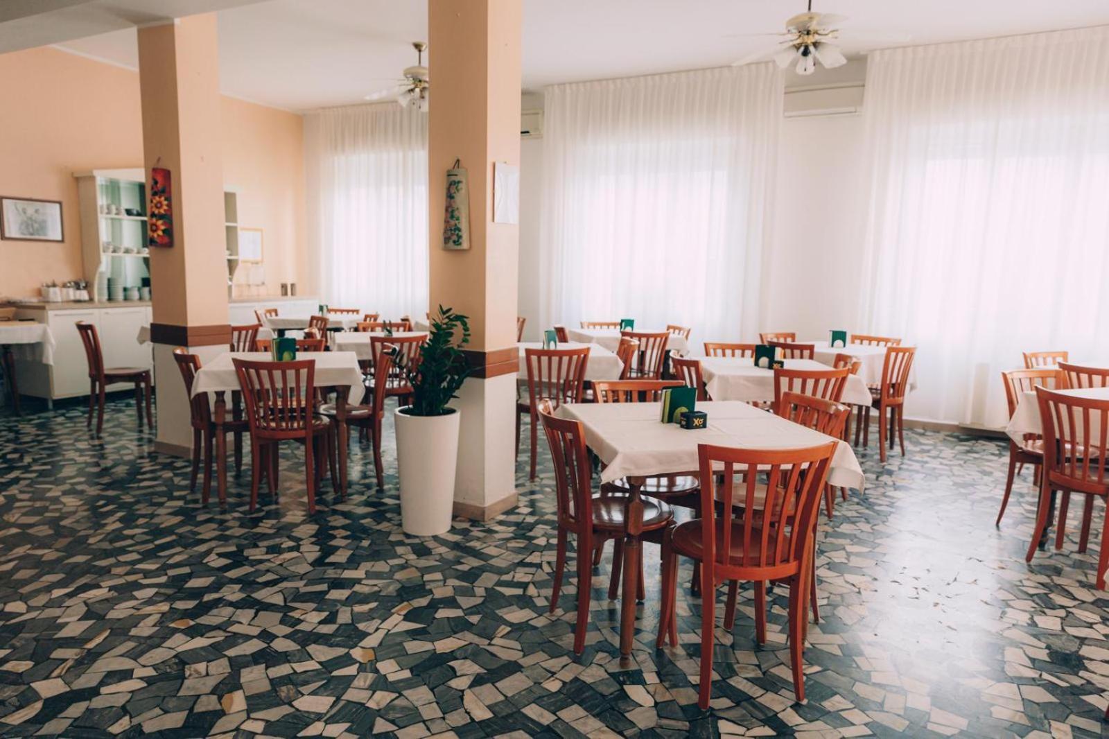 Hotel Enna Ріміні Екстер'єр фото